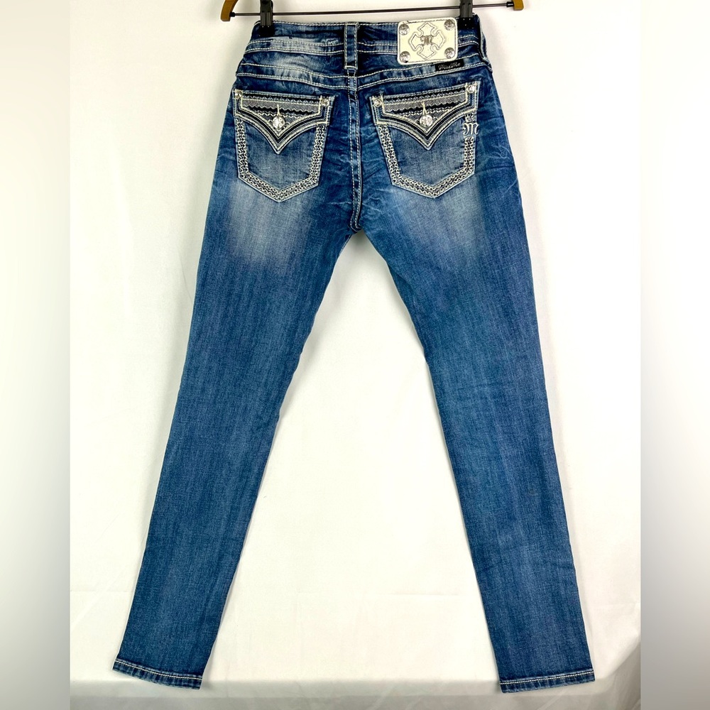 Miss Me Woman’s Skinny Jeans Size: 27